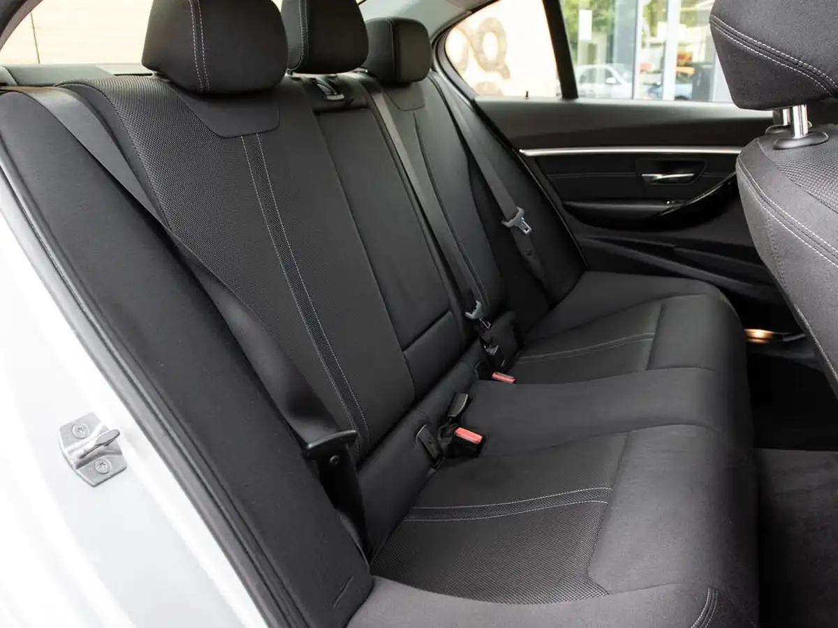 2018-bmw-3-series-20td-318d-sport-saloon-4d-big-32