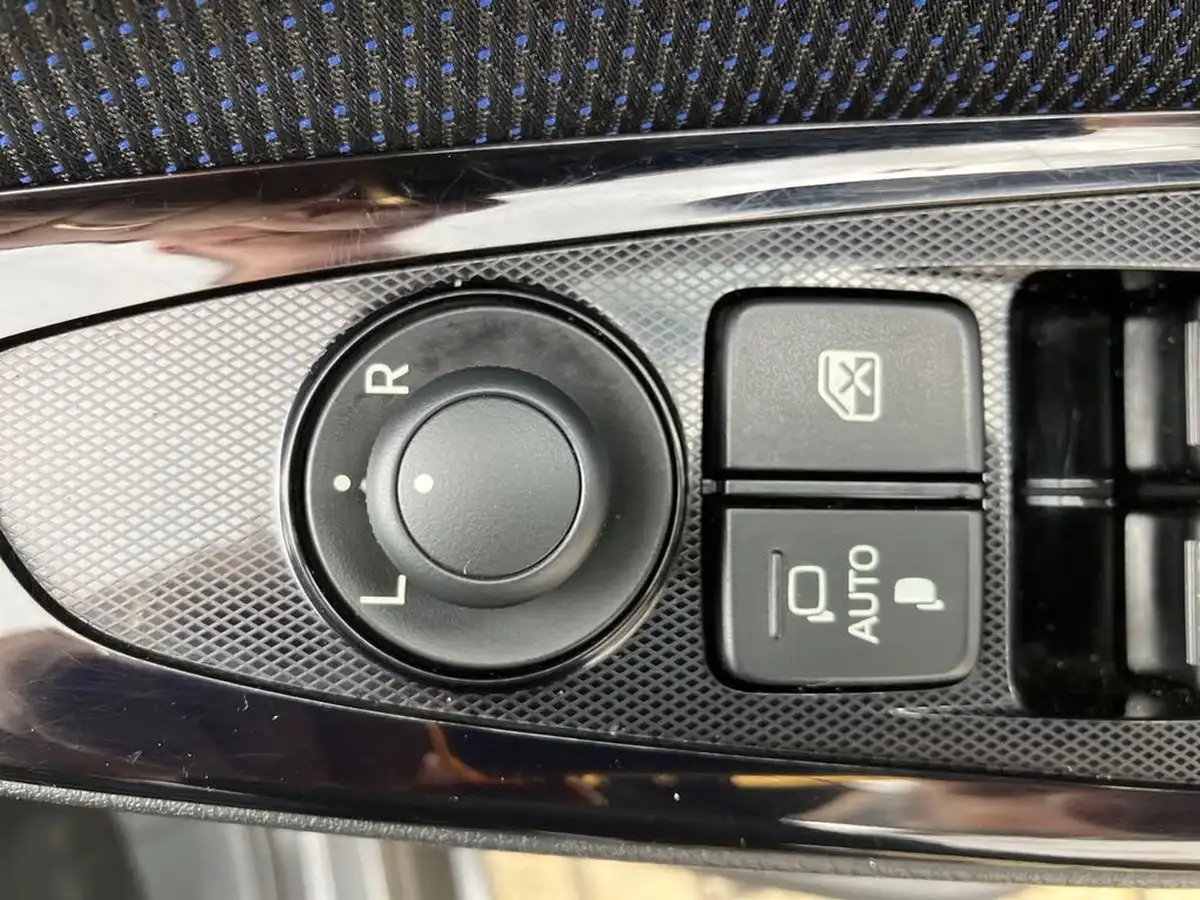 2020-mazda-mazda2-15-skyactiv-g-sport-nav-auto-big-33