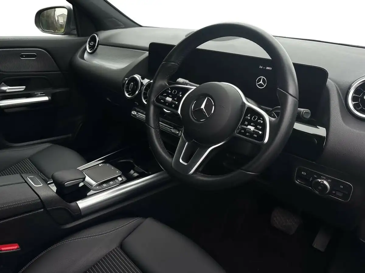 2022-mercedes-benz-gla-class-13-gla-180-sport-executive-big-8