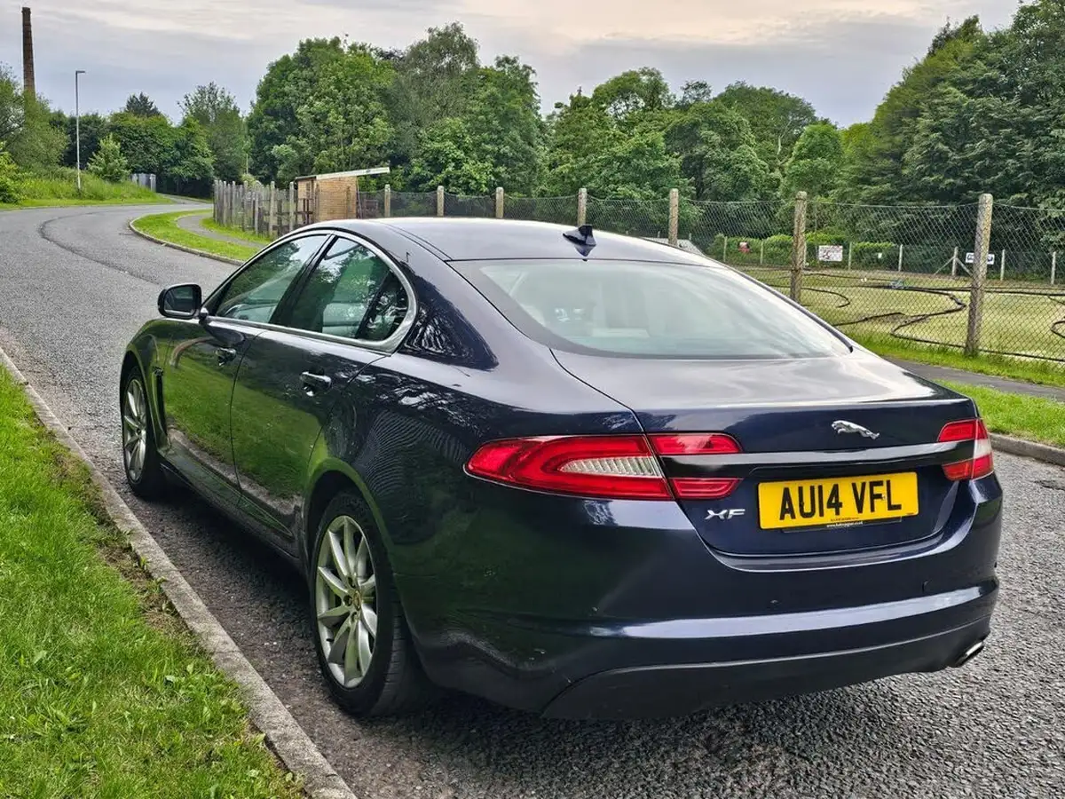 2014-jaguar-xf-22td-luxury-200ps-saloon-4d-big-2