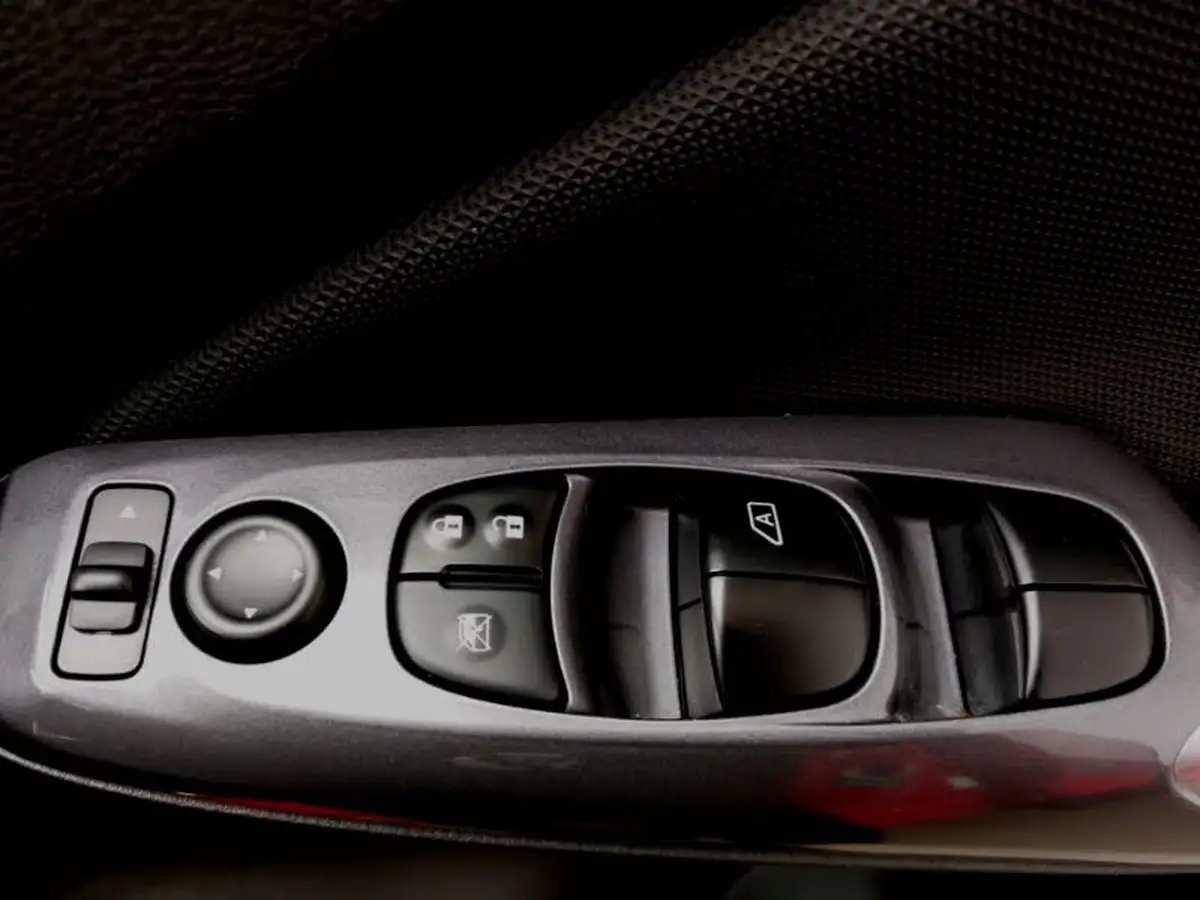 2022-nissan-juke-10-dig-t-acenta-big-17