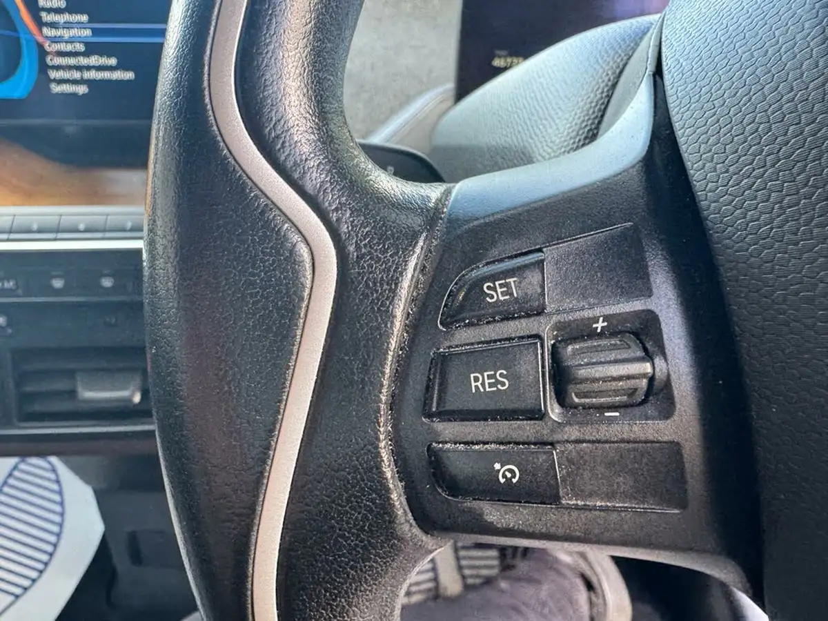 2015-bmw-i3-e-big-31