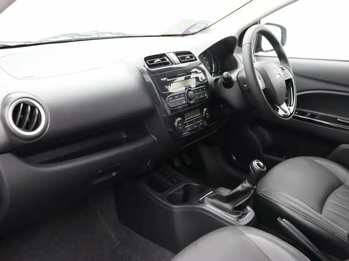 2017-mitsubishi-mirage-12-juro-big-10