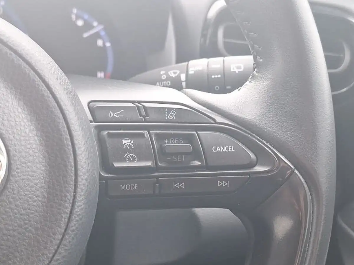 2022-toyota-yaris-15-vvt-i-design-panoramic-roof-big-16
