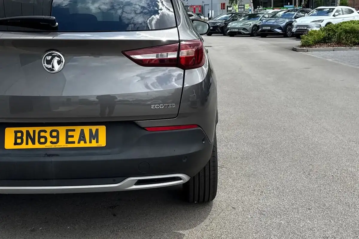 2019-vauxhall-grandland-x-12-elite-nav-big-29