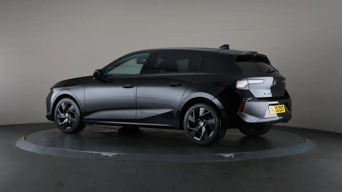 2023-vauxhall-astra-12-turbo-gs-hatchback-big-75
