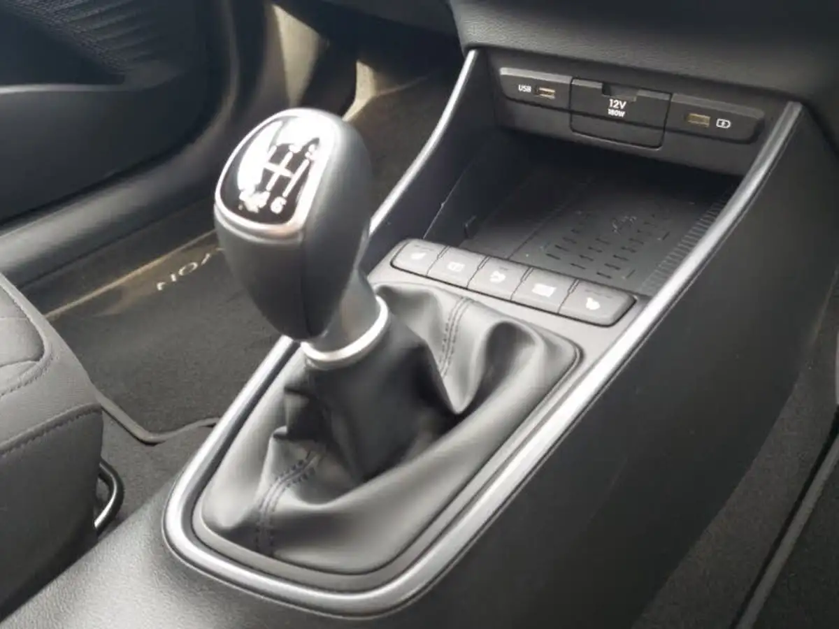 2023-hyundai-bayon-10-t-gdi-premium-100ps-big-18