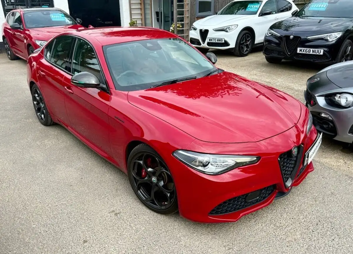 2017-alfa-romeo-giulia-20-veloce-big-26