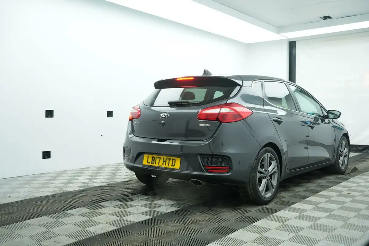 2017-kia-ceed-16crdi-3-hatchback-big-21