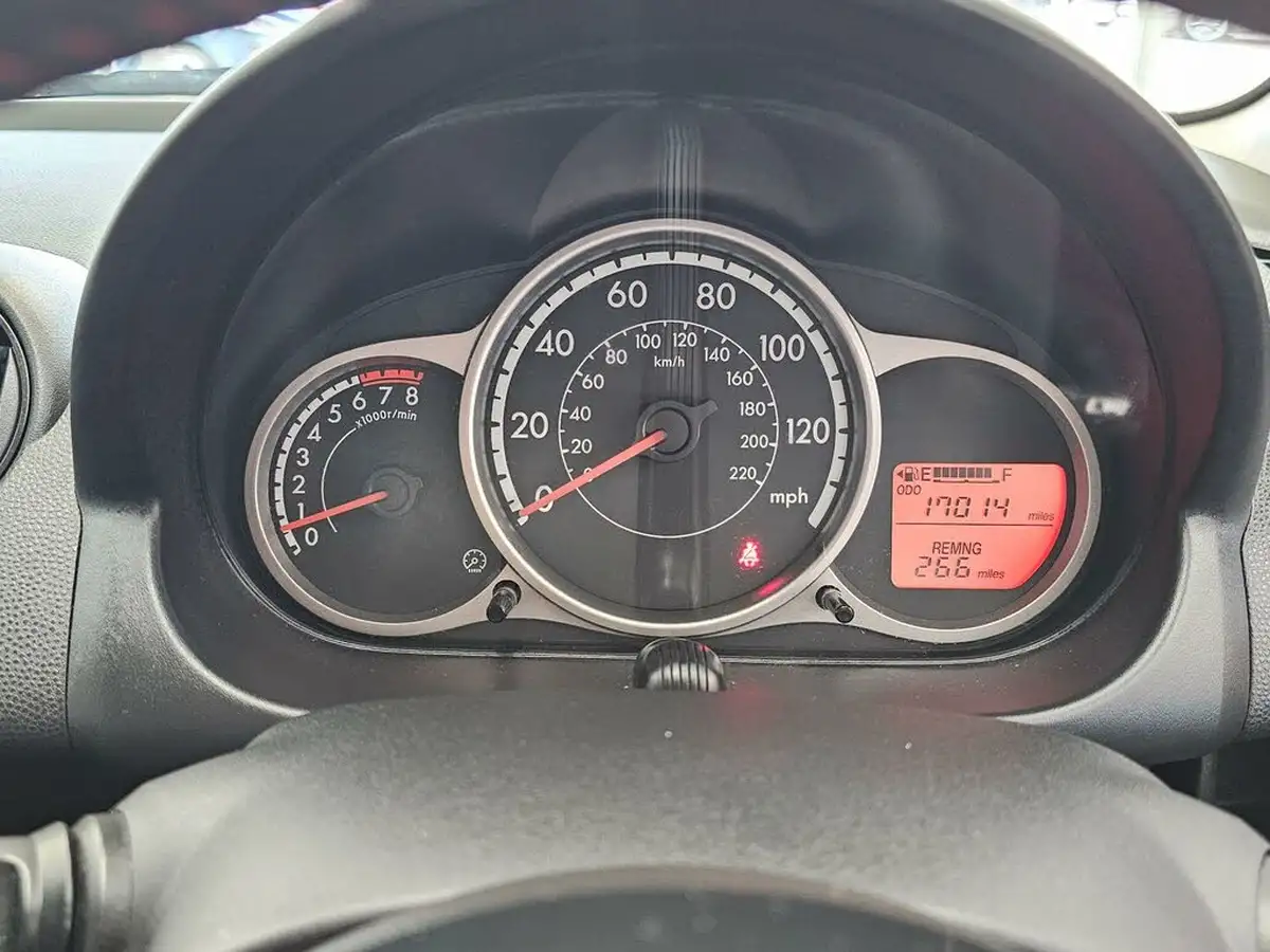 2014-mazda-mazda2-13-sport-colour-edition-big-12