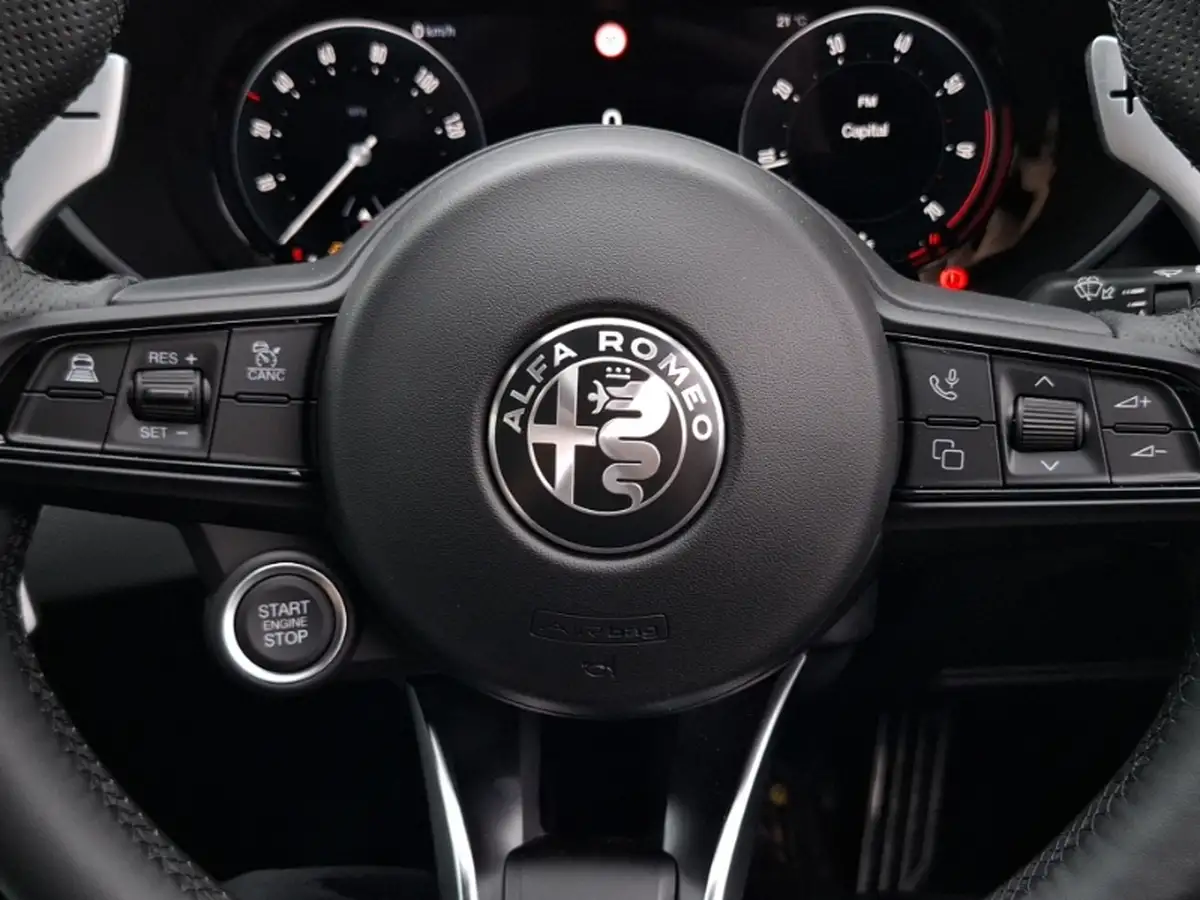 2025-alfa-romeo-tonale-13-veloce-big-18
