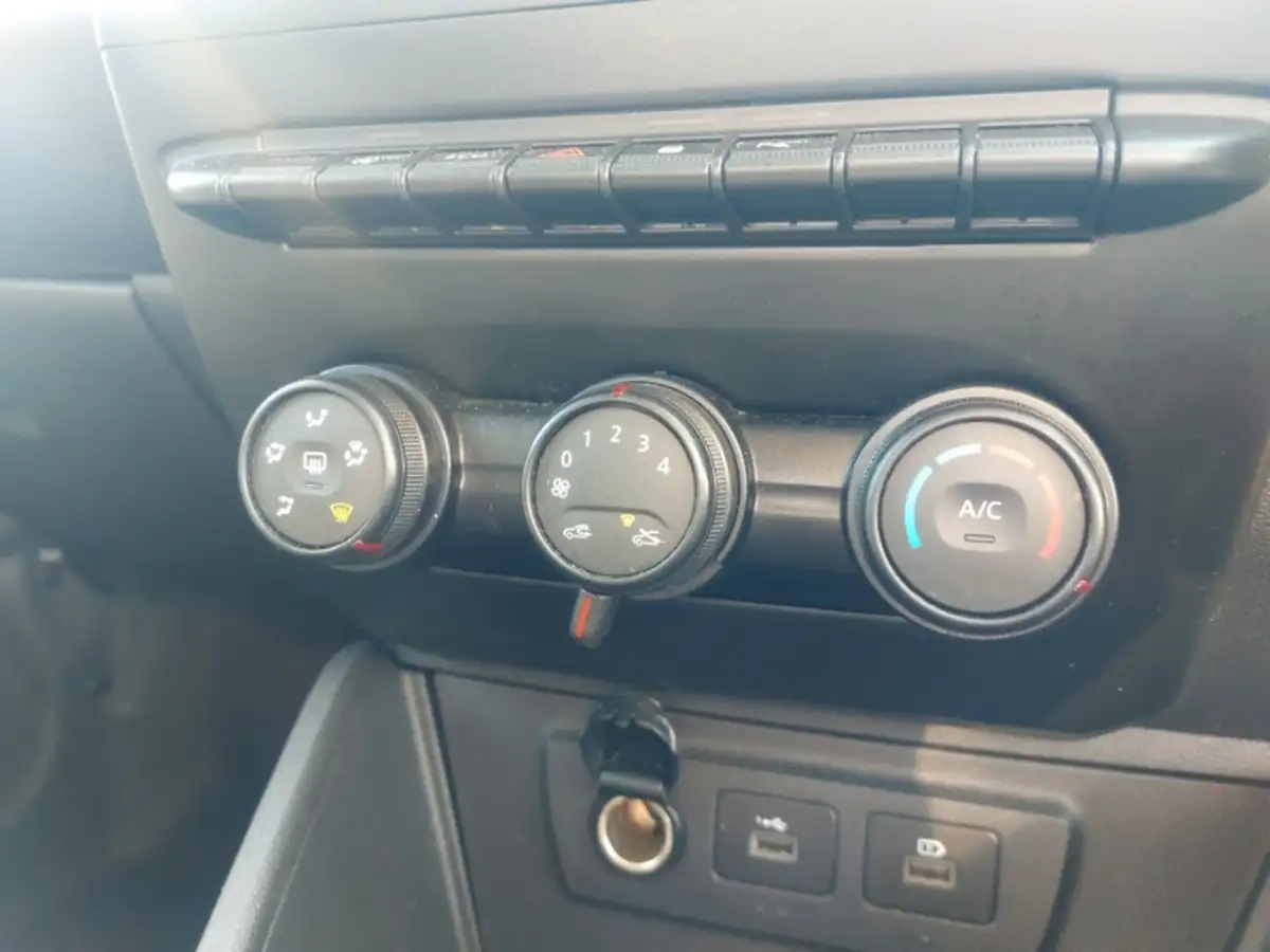2022-dacia-duster-10-tce-comfort-100bhp-bi-fuel-station-wagon-5d-big-12