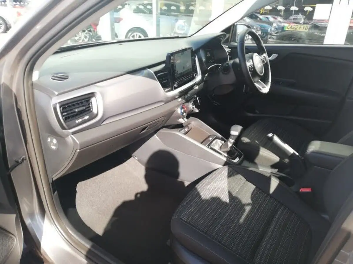 2025-kia-stonic-10-t-gdi-2-dct-big-4