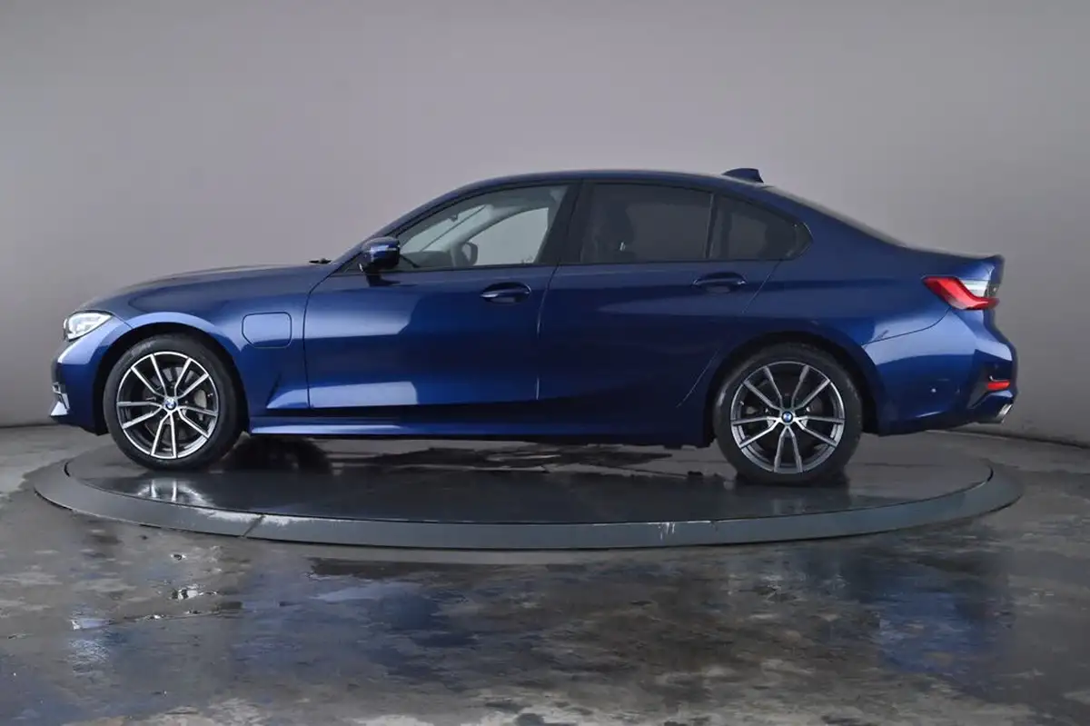 2020-bmw-3-series-20-330e-sport-pro-saloon-4d-big-15