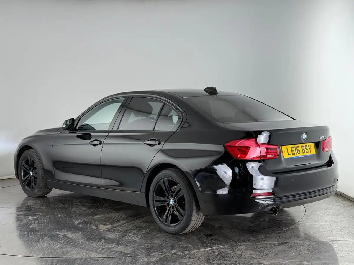 2016-bmw-3-series-15-318i-sport-saloon-4d-big-4