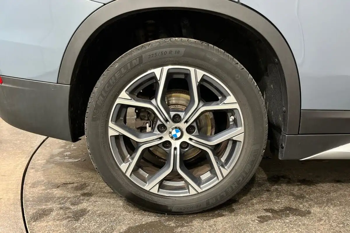 2021-bmw-x1-15-sdrive18i-xline-big-13
