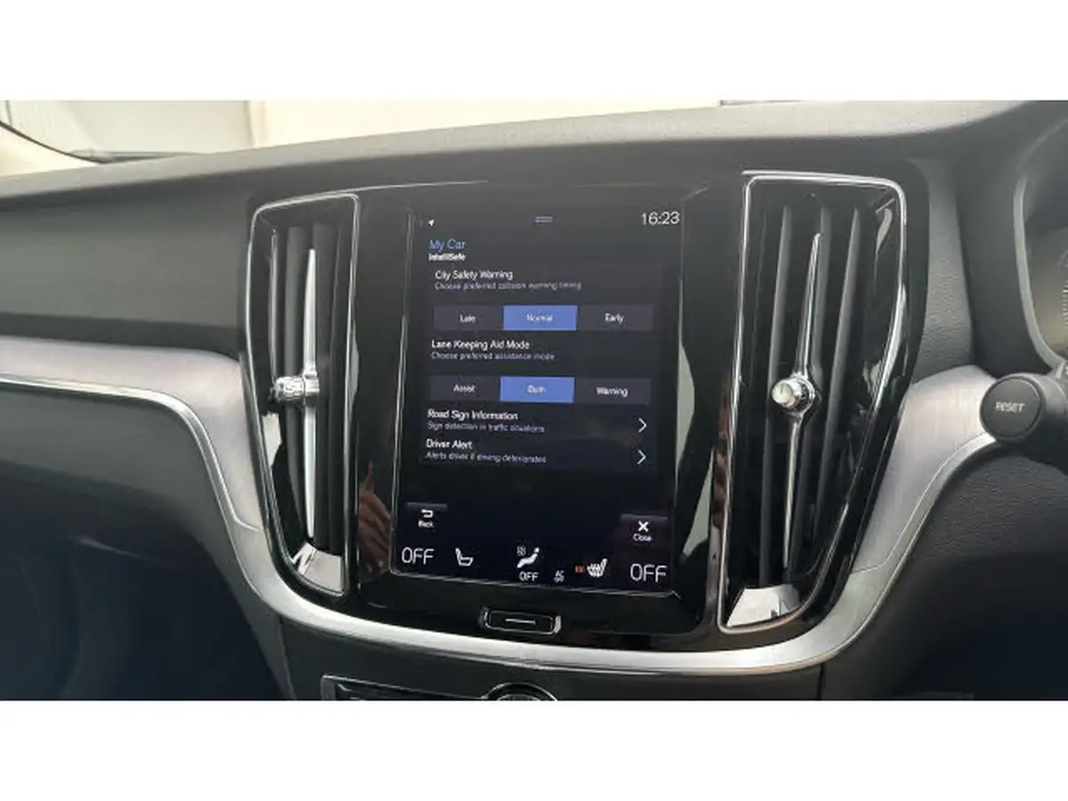 2021-volvo-v60-20-b3-momentum-161bhp-big-37