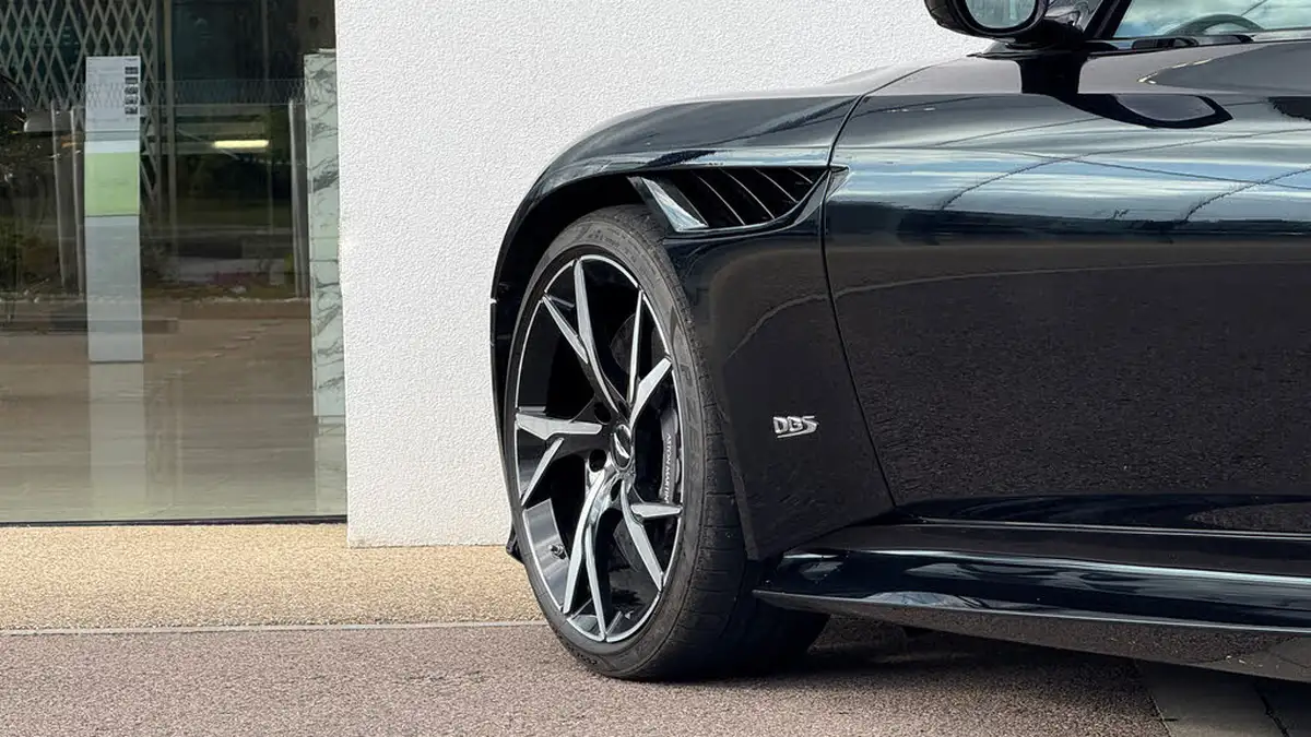 2020-aston-martin-dbs-52-v12-superleggera-big-8