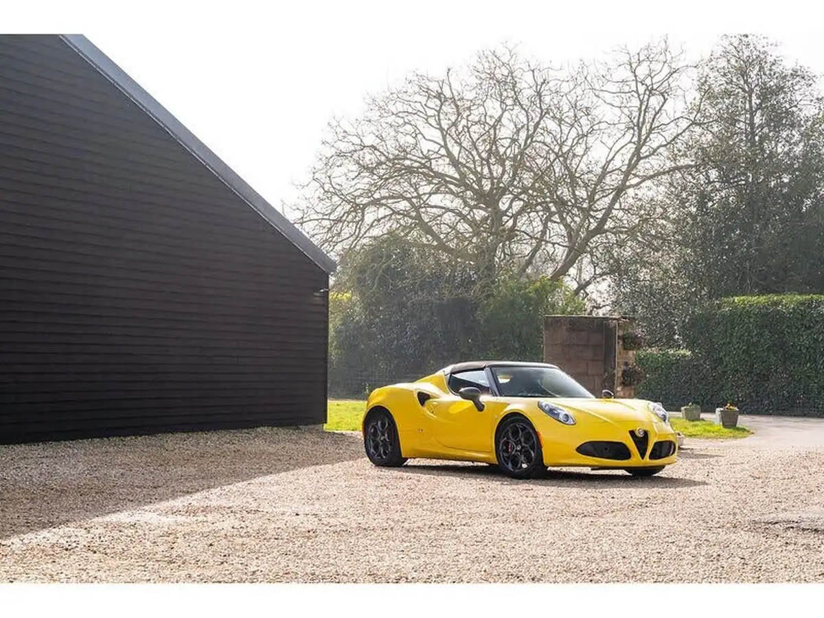 2015-alfa-romeo-4c-18-tbi-spider-big-1