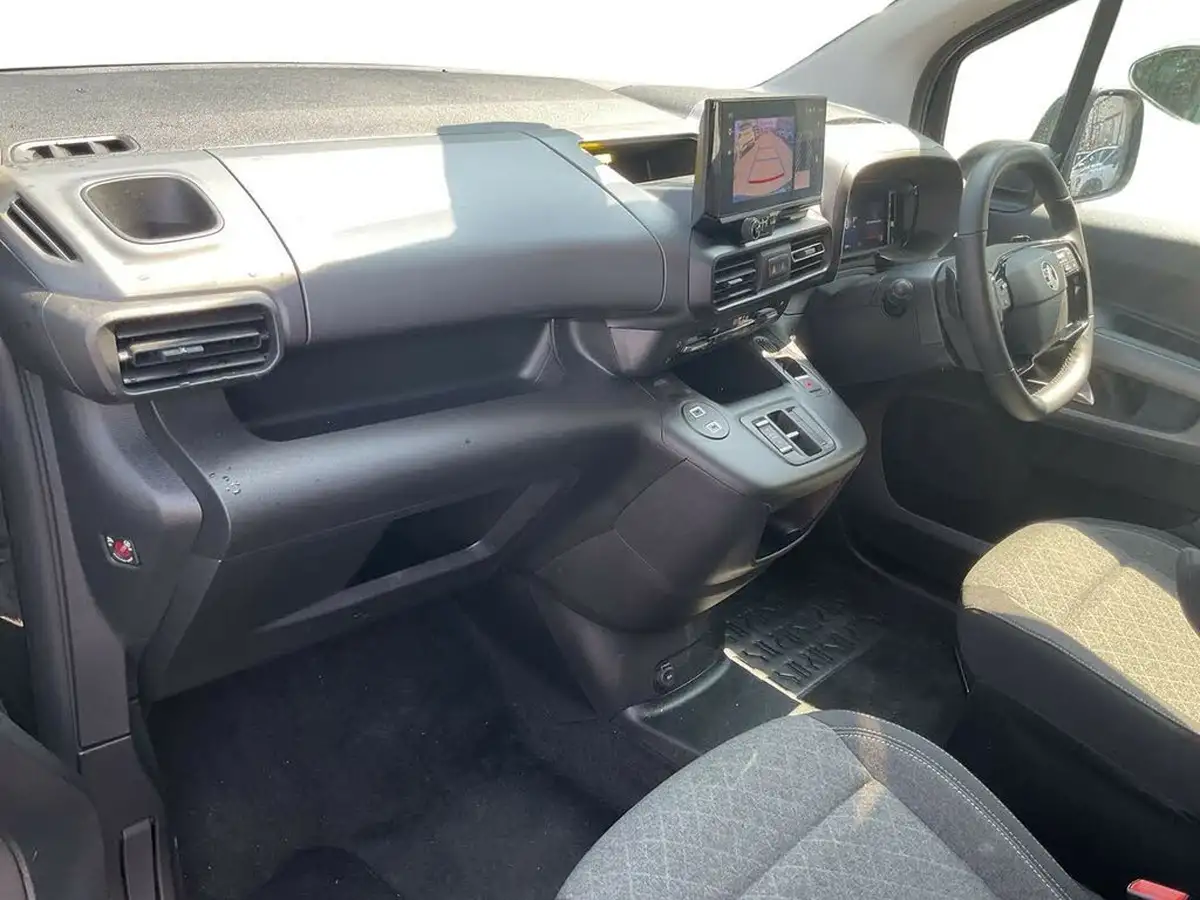 2024-vauxhall-combo-life-e-ultimate-big-8
