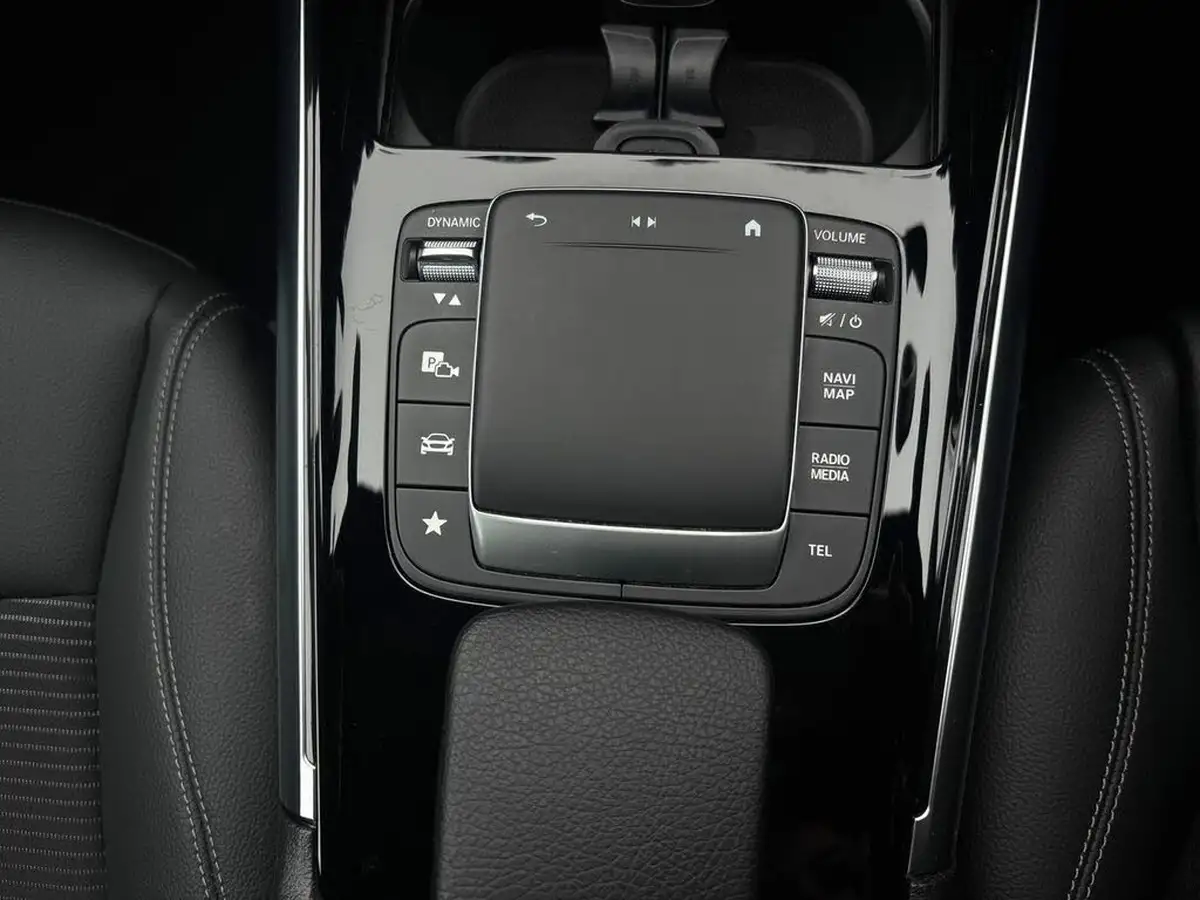 2022-mercedes-benz-gla-class-13-gla-180-sport-executive-big-36