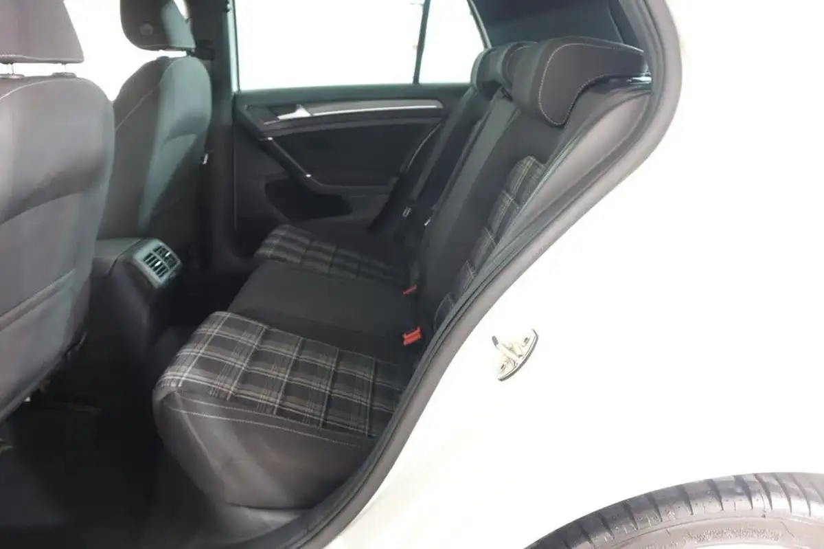 2017-volkswagen-golf-20tdi-gtd-ss-hatchback-5d-dsg-big-41