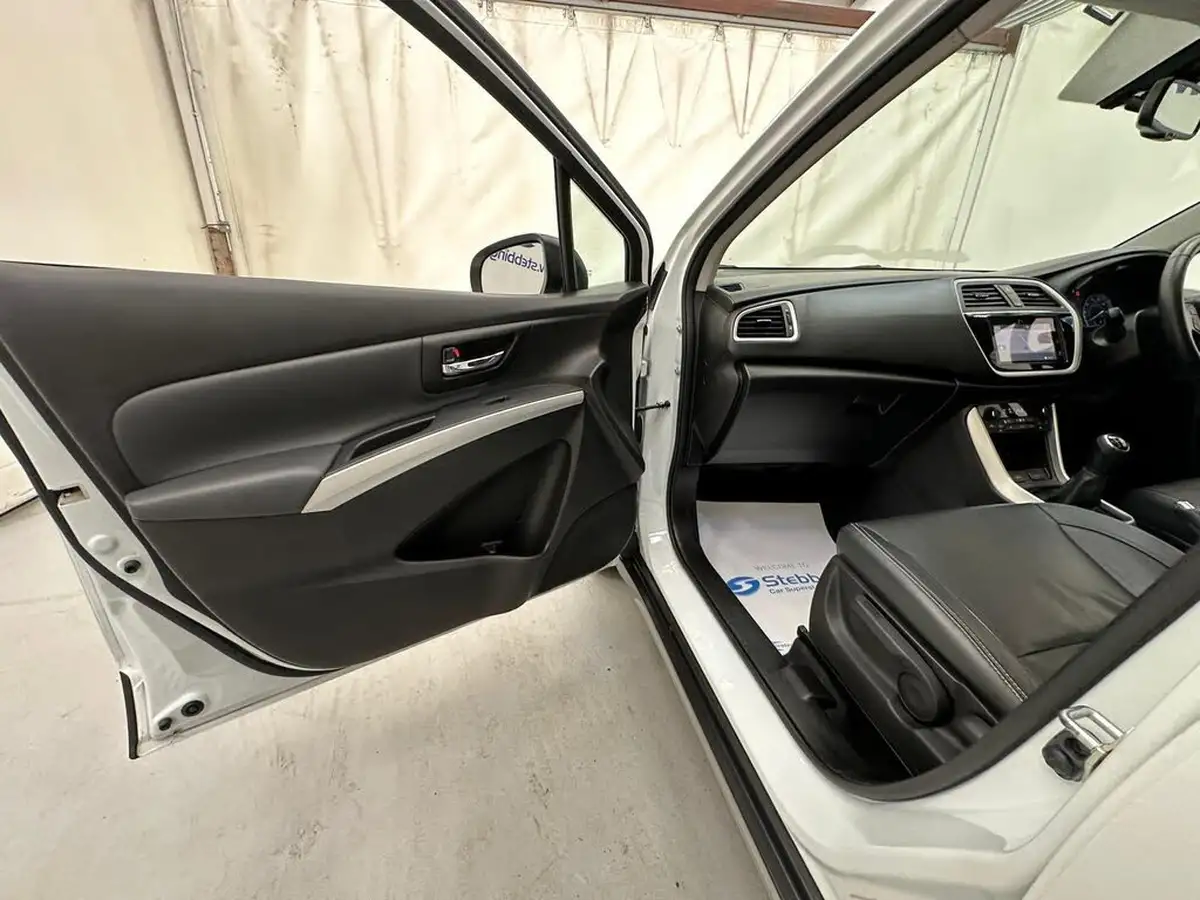 2016-suzuki-s-cross-16-sz5-big-30