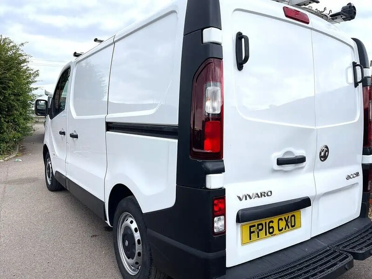 2016-vauxhall-vivaro-16cdti-2900-ecoflex-l1h1-90ps-panel-van-big-11