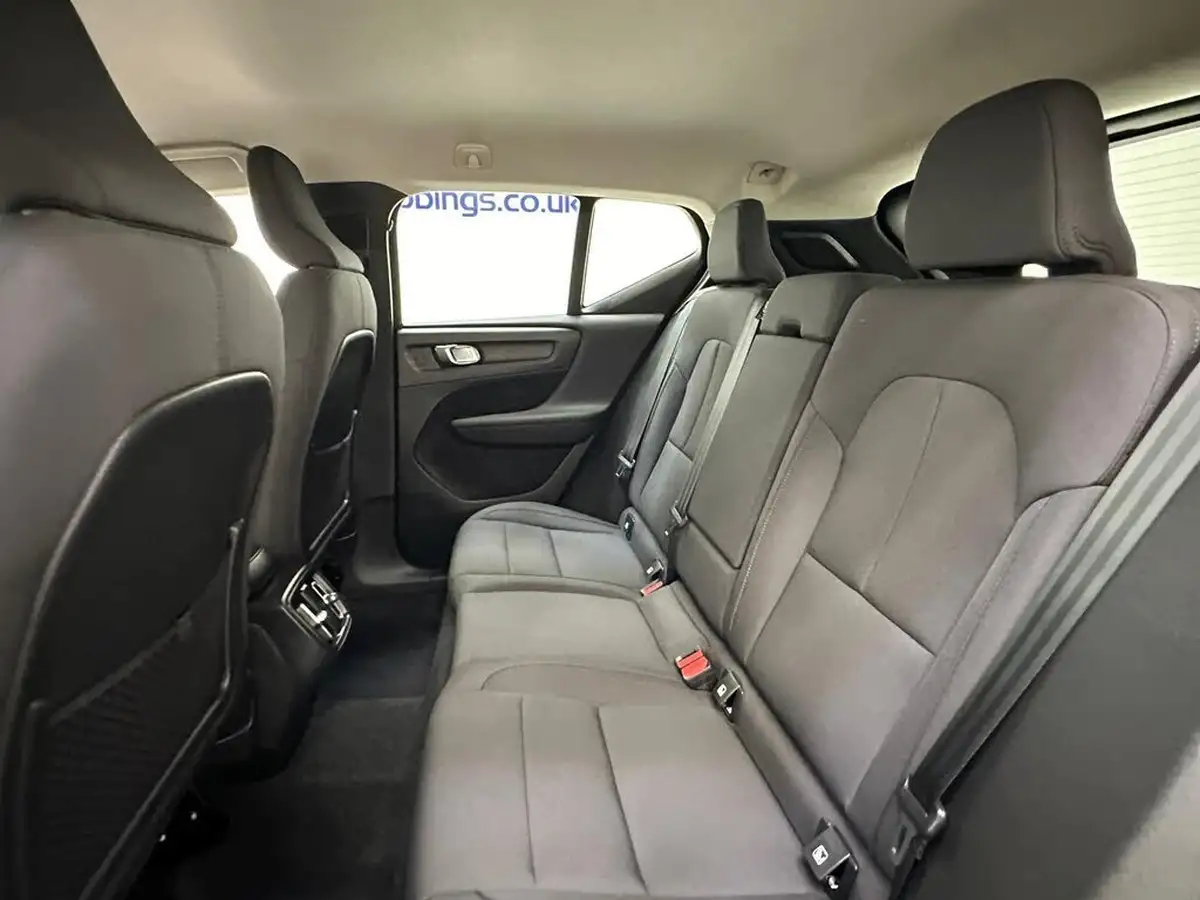 2020-volvo-xc40-20td-d3-momentum-geartronic-big-20