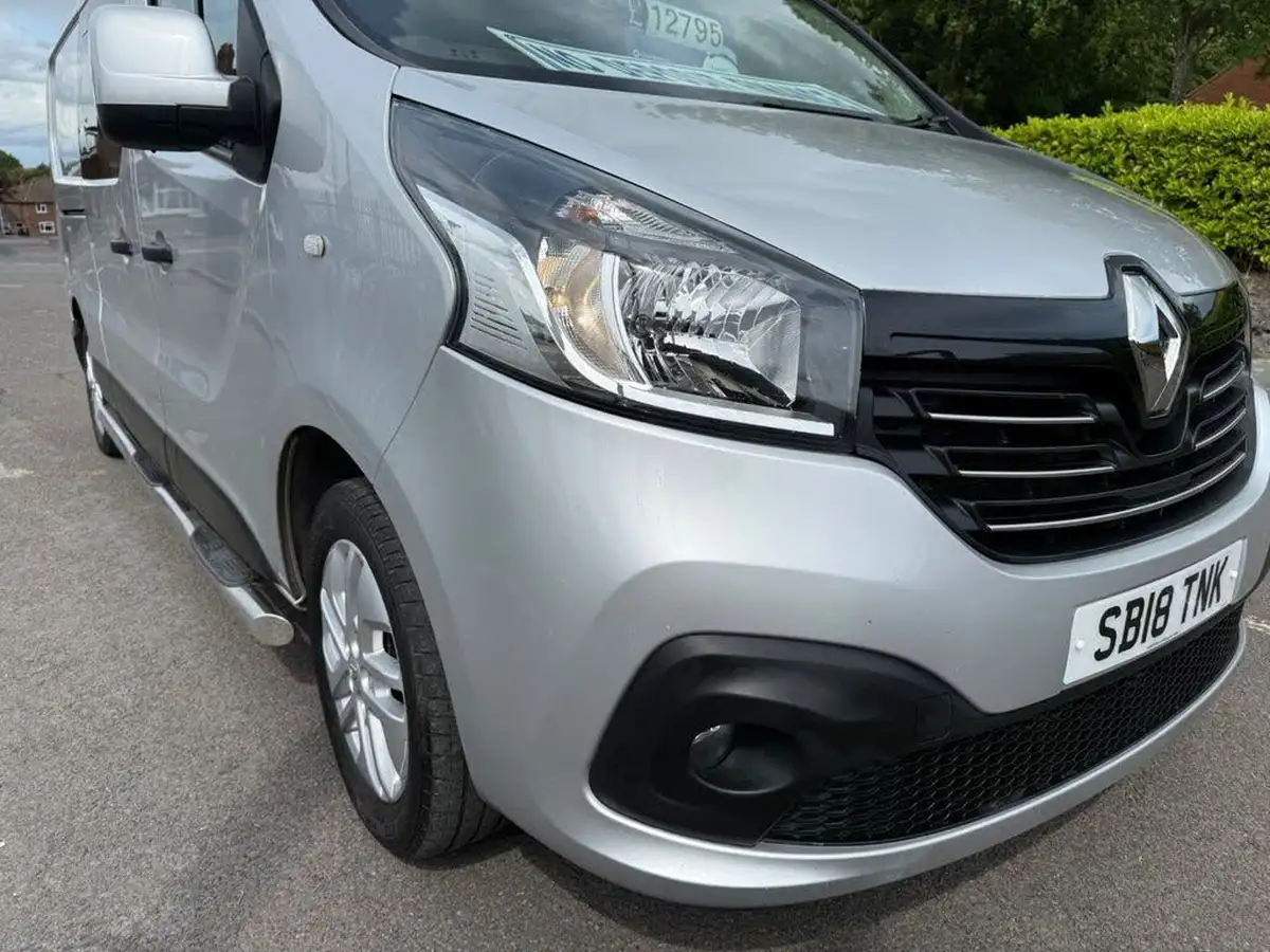 2018-renault-trafic-16dci-ll29-145-sport-nav-energy-145-e6-crew-van-big-9