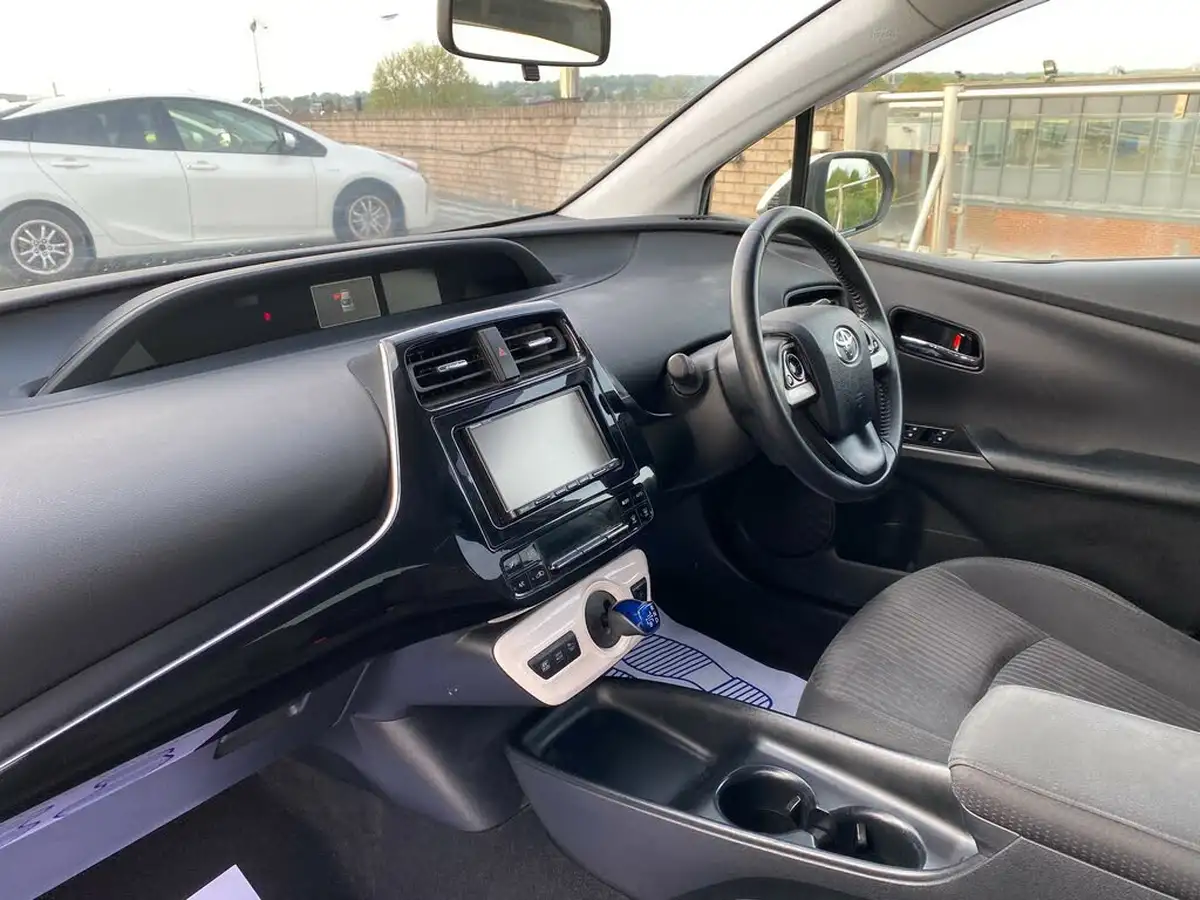 2018-toyota-prius-hybrid-big-22