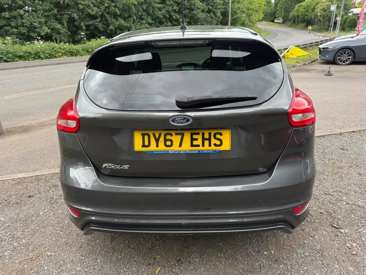 2017-ford-focus-15tdci-st-line-hatchback-big-4