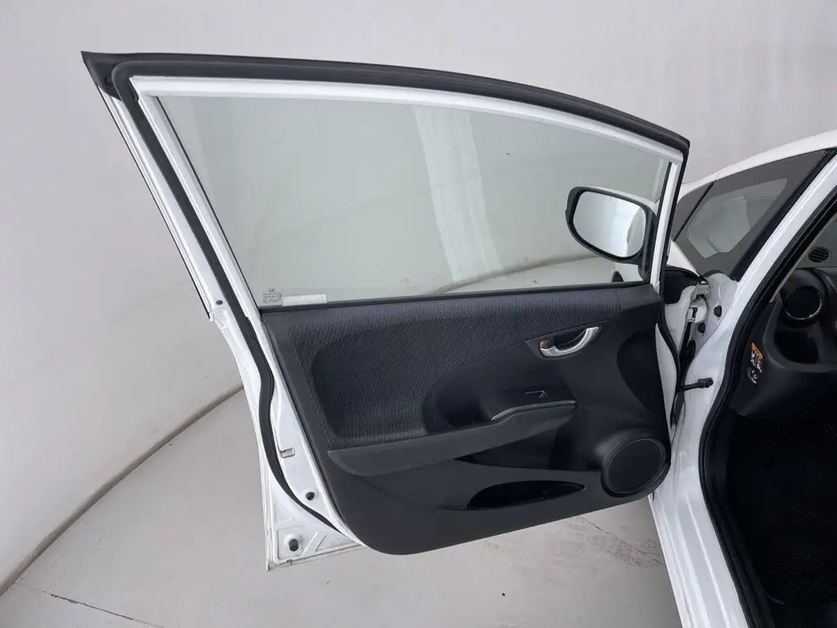 2013-honda-jazz-14-es-plus-big-26