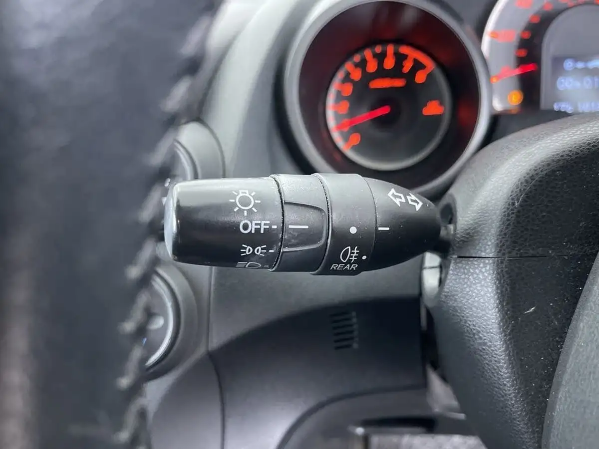 2013-honda-jazz-14-es-plus-big-50