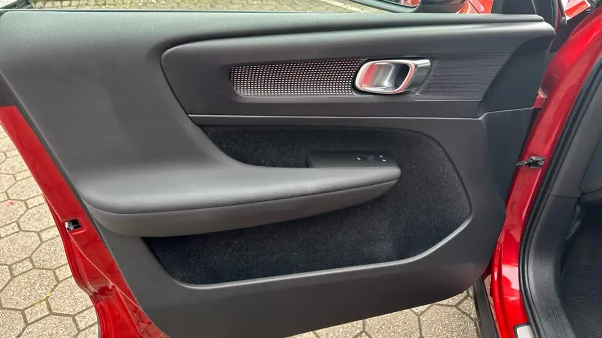 2020-volvo-xc40-15-t3-r-design-geartronic-big-23