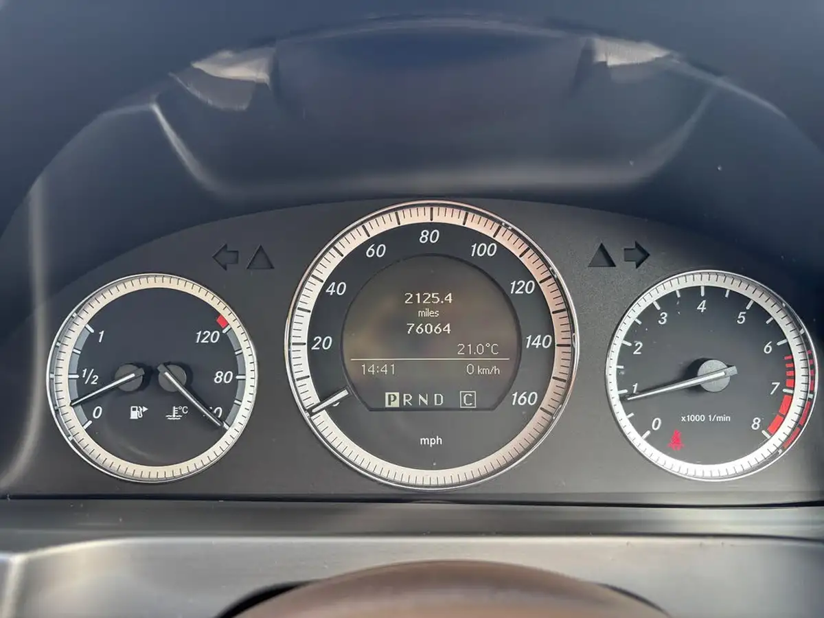 2008-mercedes-benz-c-class-35-c350-elegance-saloon-4d-big-15