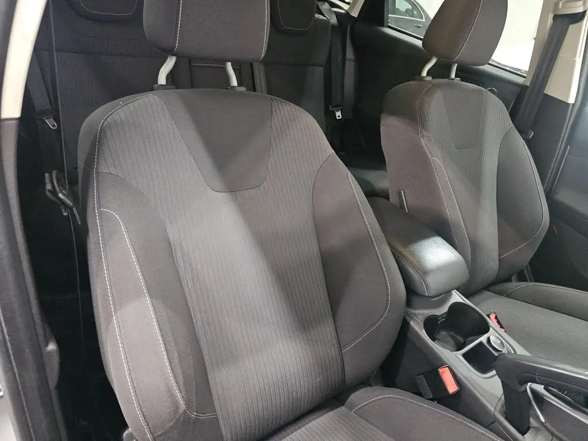 2012-ford-focus-16-titanium-ti-vct-125ps-hatchback-big-16