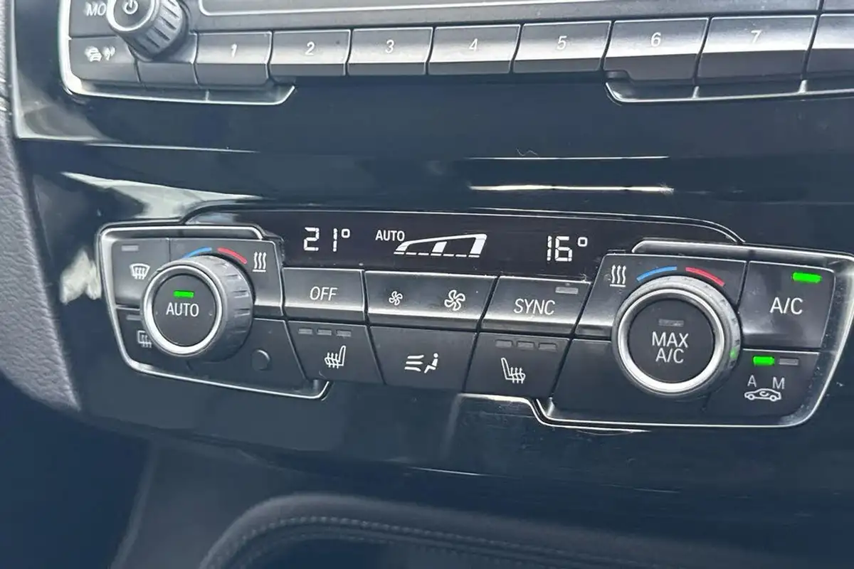 2022-bmw-x1-20-xdrive20i-xline-big-18