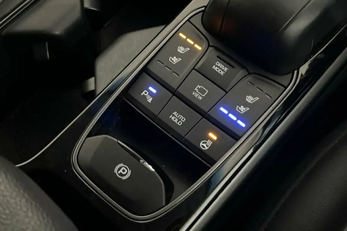 2021-hyundai-ioniq-e-premium-se-electric-100kw-big-19