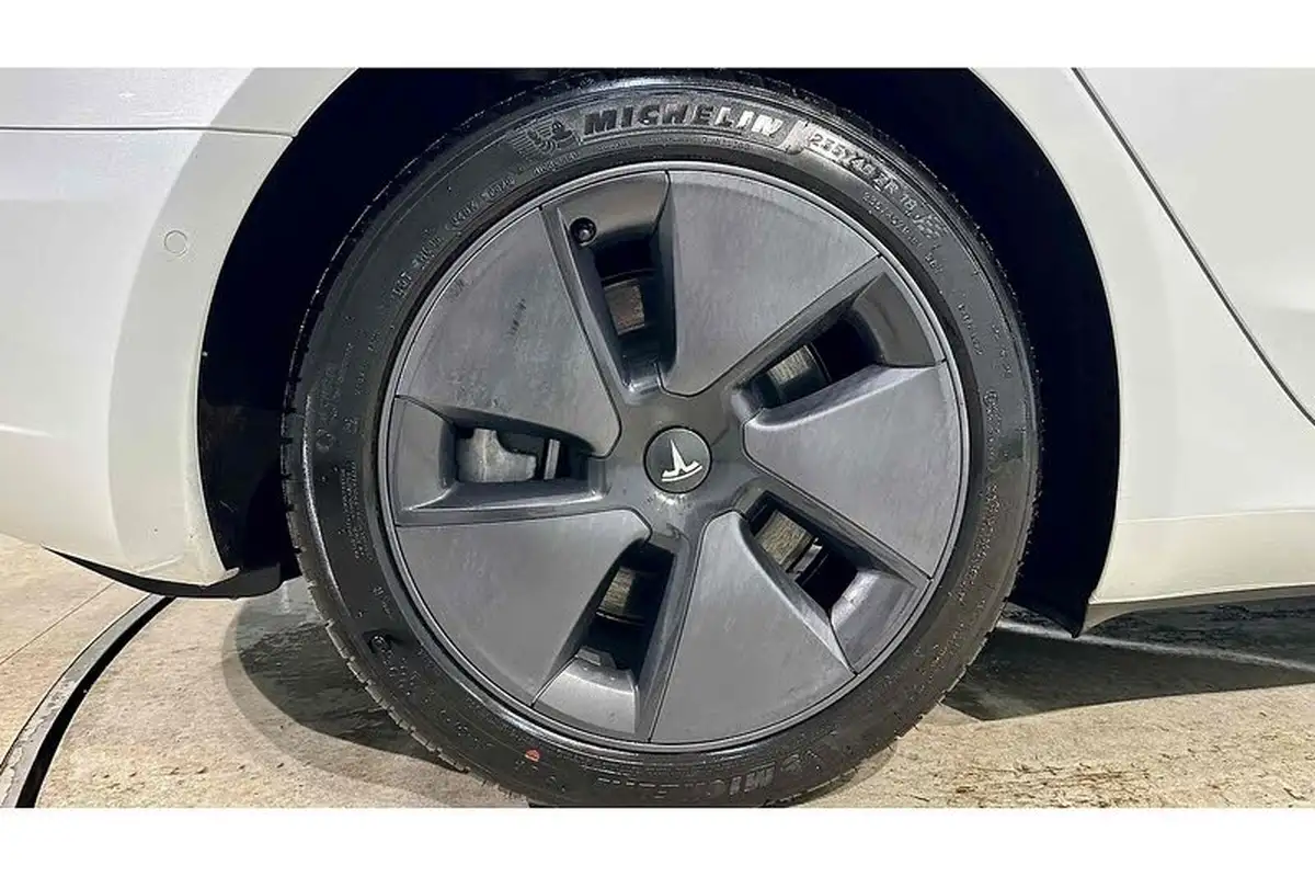 2020-tesla-model-3-e-long-range-big-12