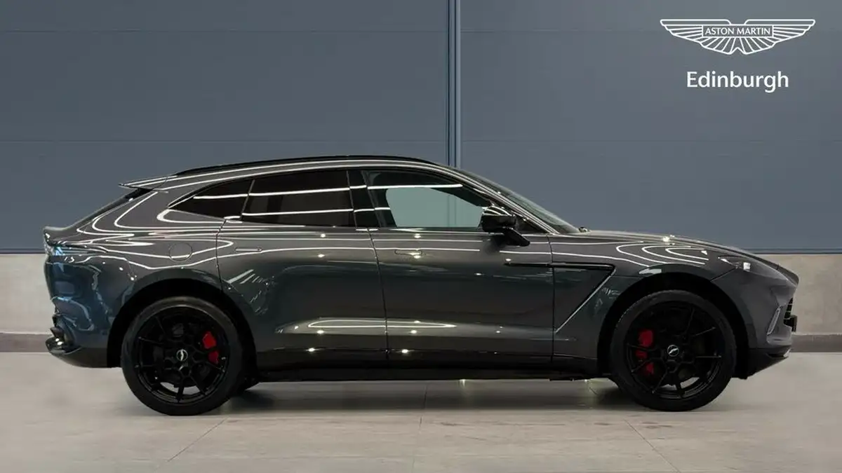 2021-aston-martin-dbx-40-v8-big-12