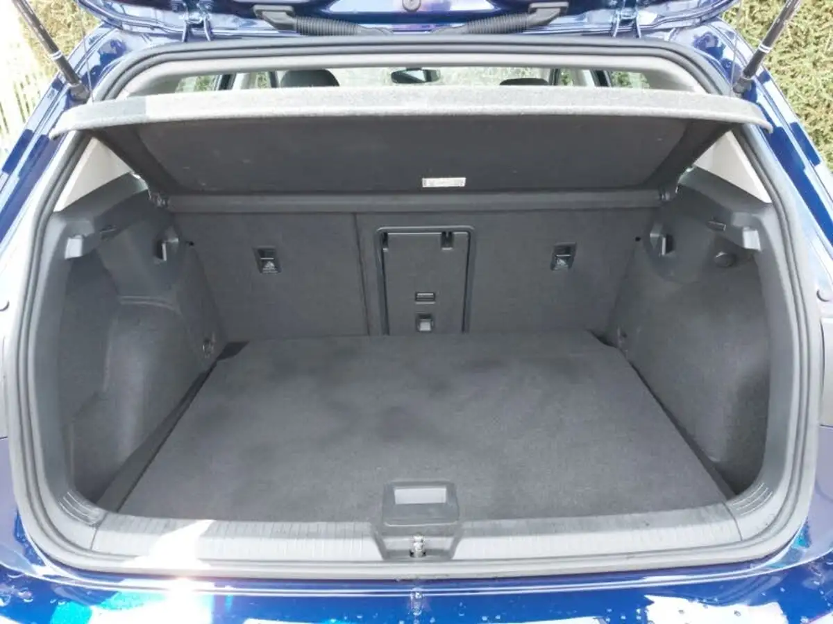 2022-volkswagen-golf-15-tsi-style-150ps-hatchback-big-7