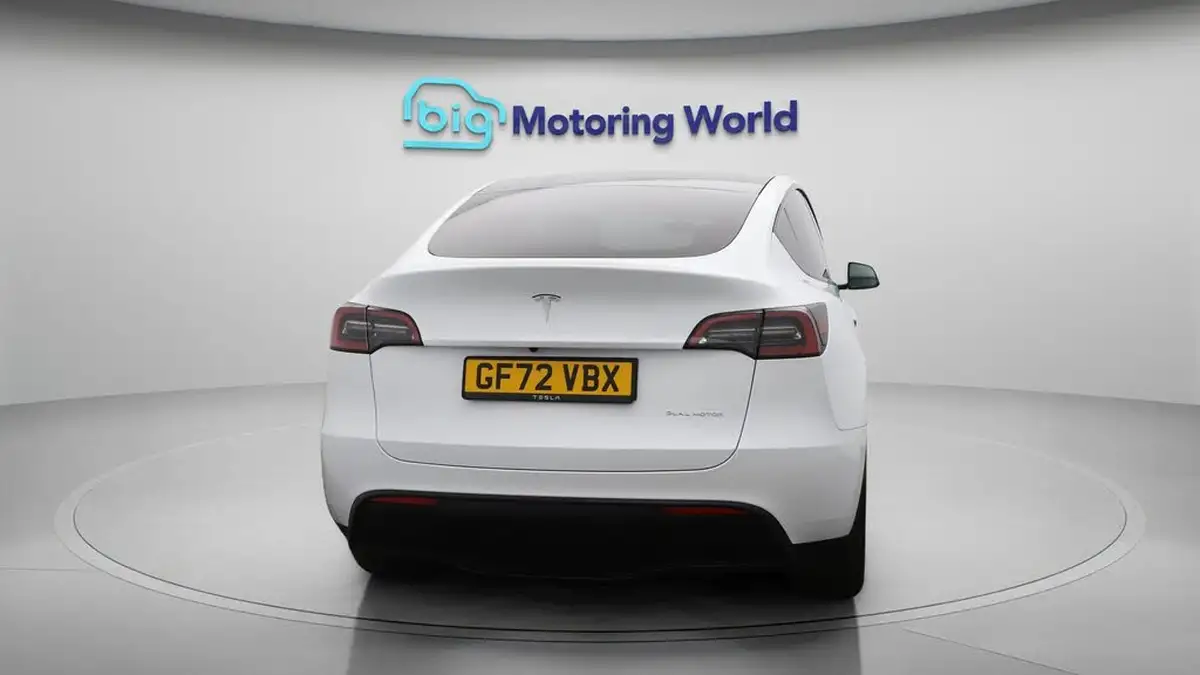 2022-tesla-model-y-e-long-range-big-6