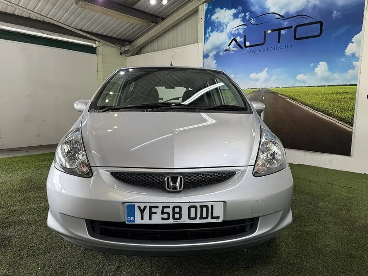 2009-honda-jazz-14-se-cvt-7-big-2