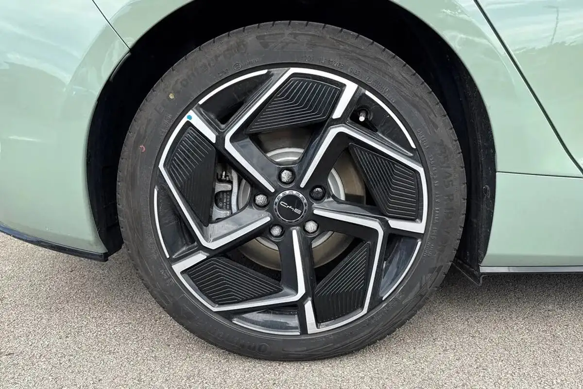 2025-byd-seal-e-design-big-5