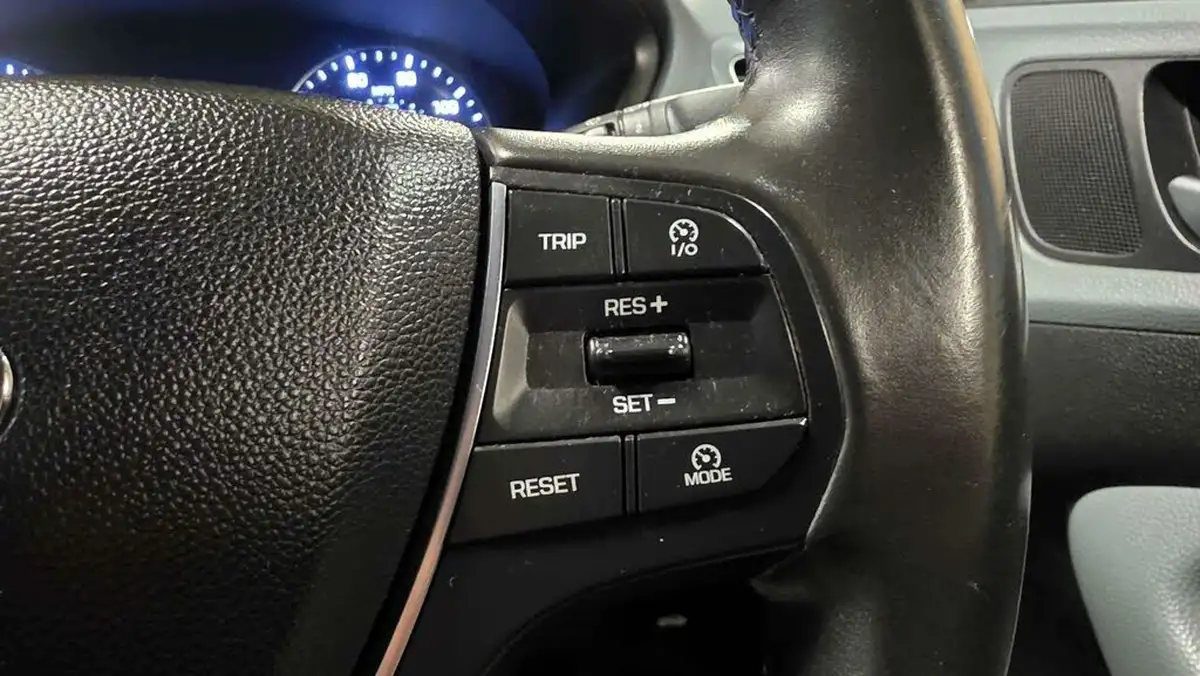 2017-hyundai-i20-12-se-hatchback-5d-big-26