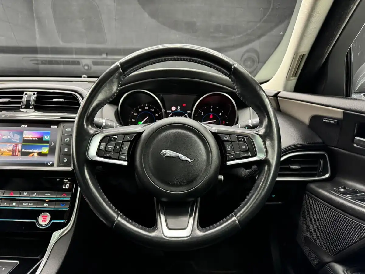 2017-jaguar-xe-20d-portfolio-180ps-awd-ss-1999cc-auto-big-48