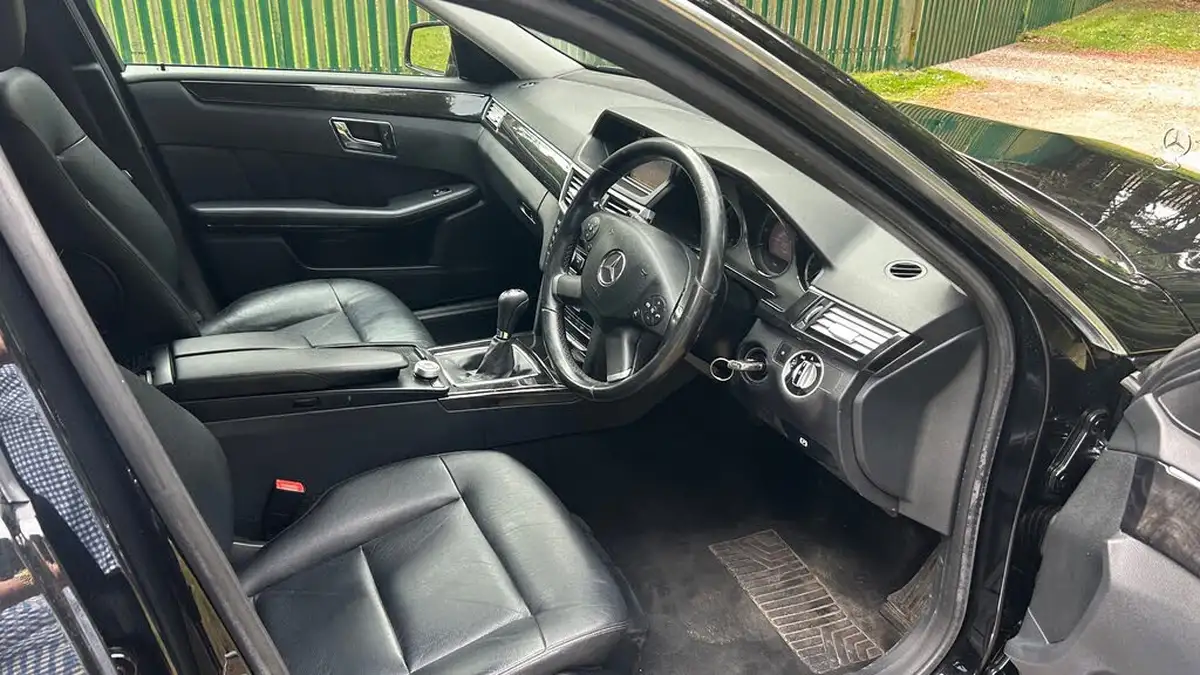 2010-mercedes-benz-e-class-21td-e220-cdi-avantgarde-21cdi-blue-f-saloon-4d-2143cc-big-8