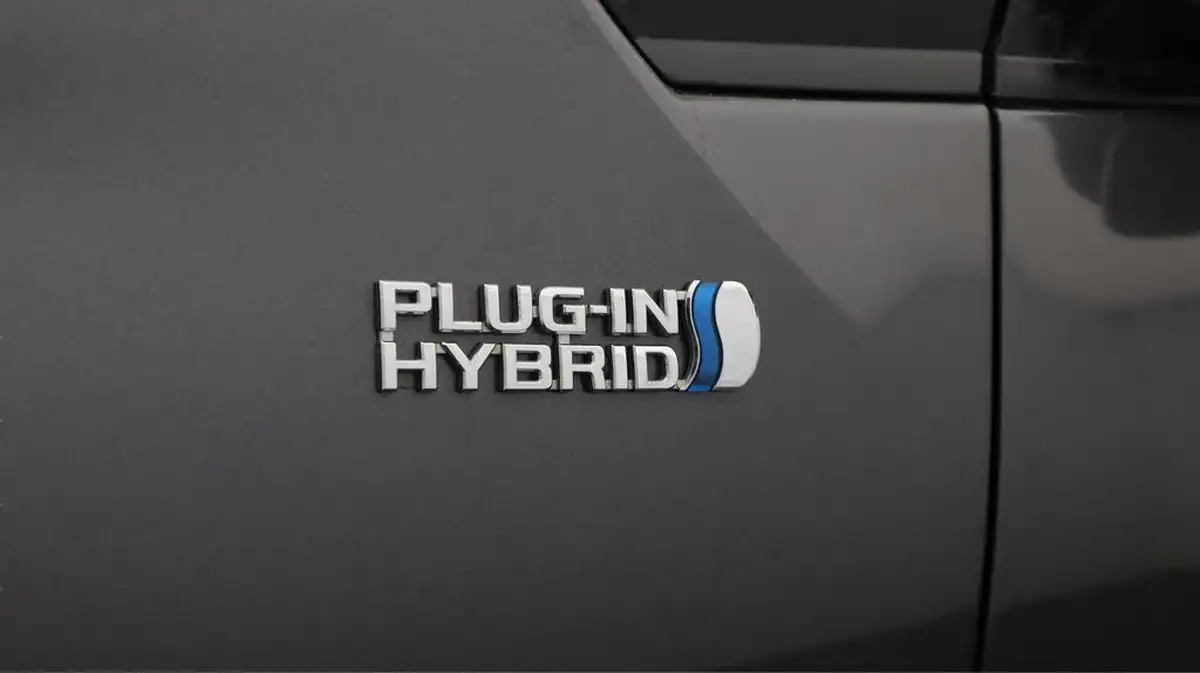 2017-toyota-prius-18-vvt-i-excel-plug-in-big-19