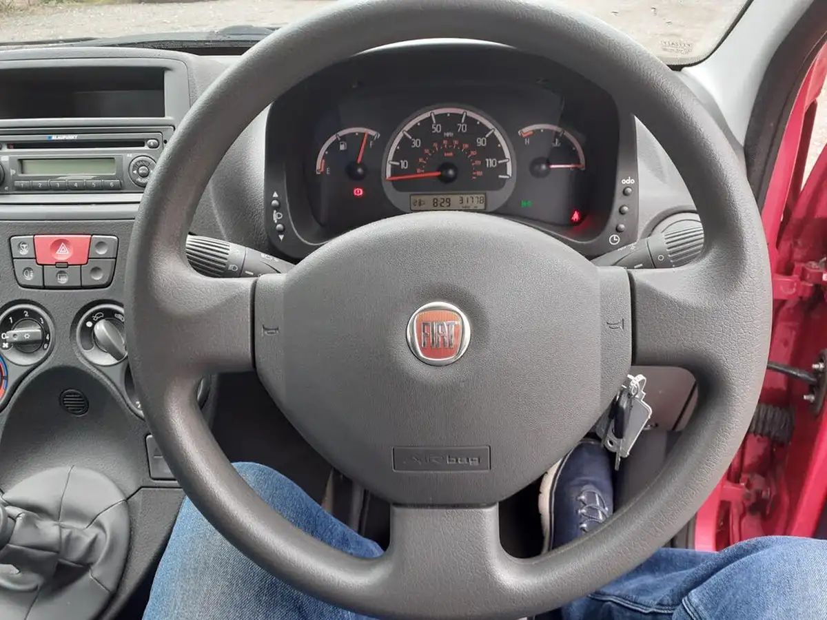 2011-fiat-panda-12-mylife-big-16